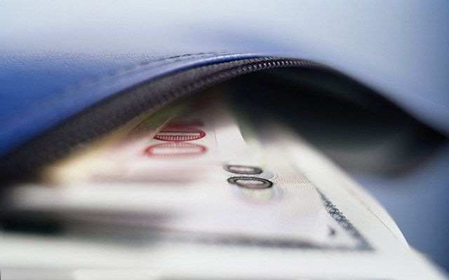 黄金从3500美元“高空跳伞”，落地价看哪里？